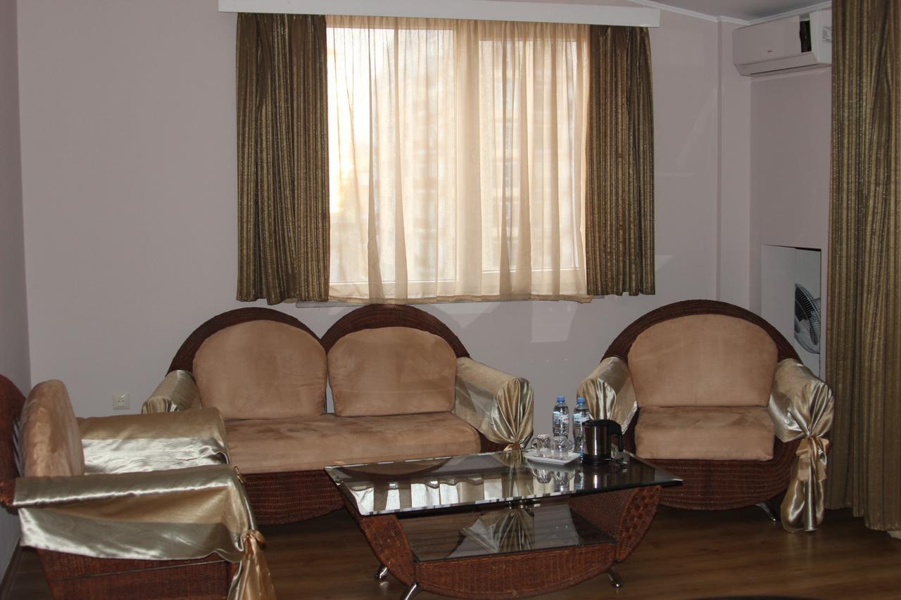 Iar Hotel Batumi Eksteriør billede